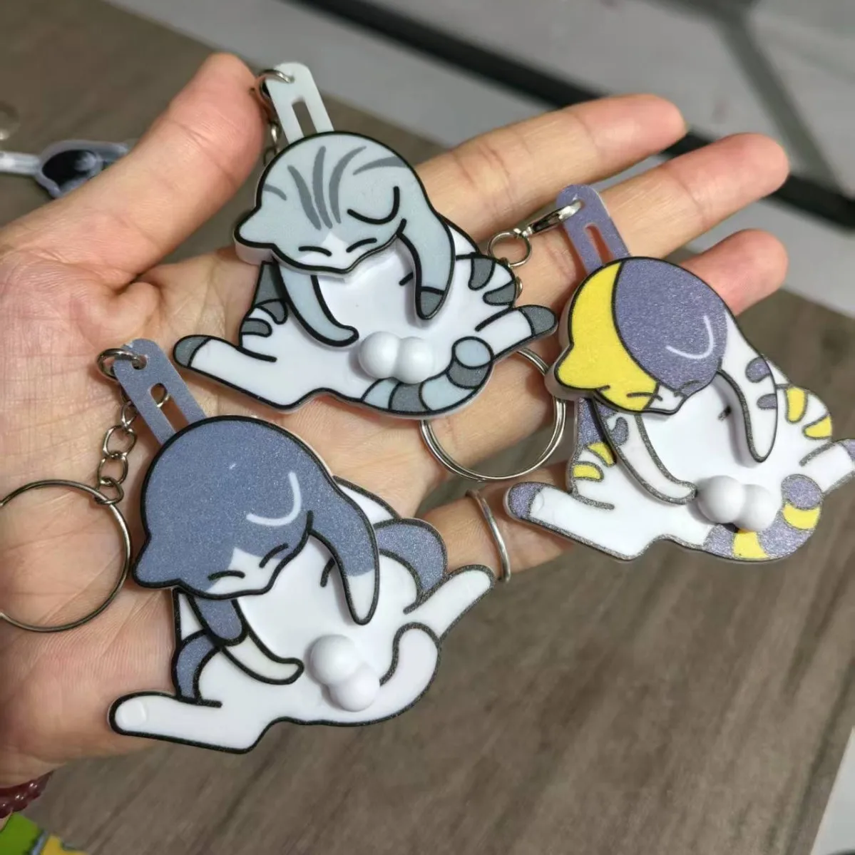 Kreativer Pull Play Egg Cat Anhänger Niedlicher und bizarre drehbarer Taschenanhänger Rucksack Geschenkspielzeug