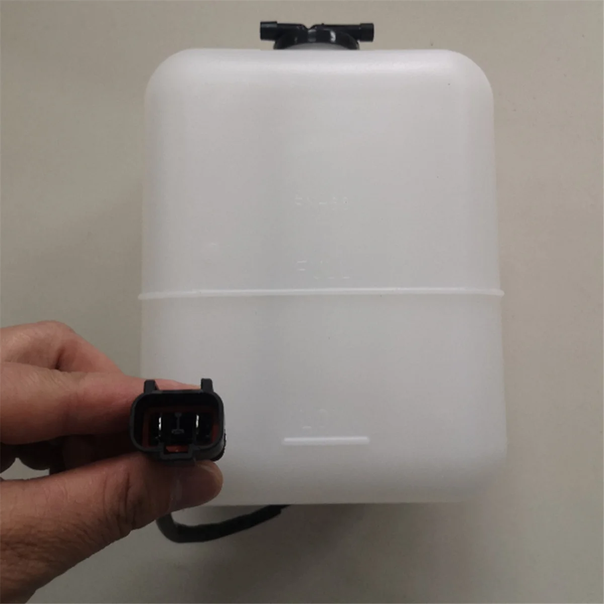 20Y-06-15240 for Komatsu Excavator Loader Tractor PC120 Expansion Tank Auxiliary Cooling Tank 6743-81-9140