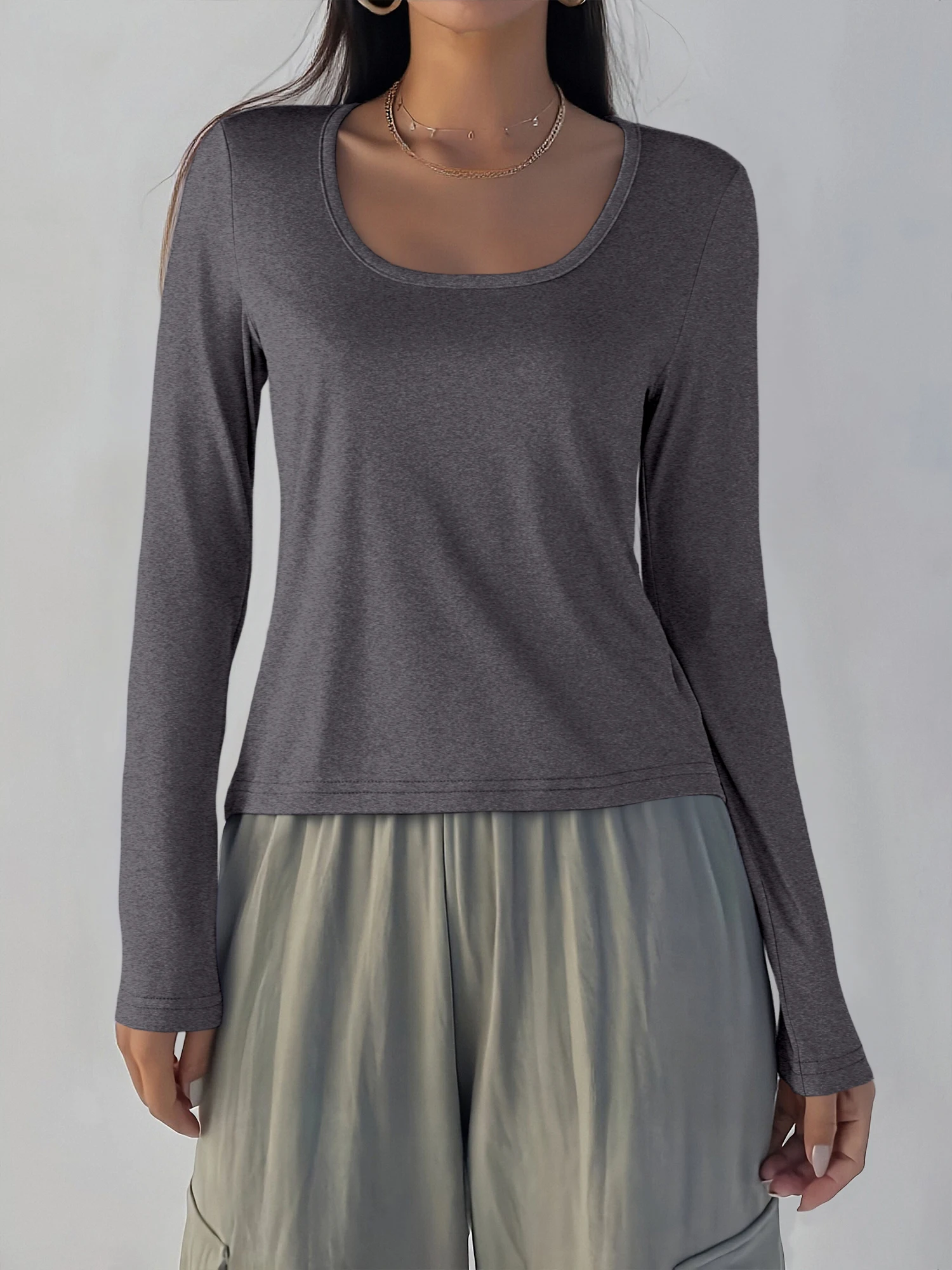 Sleek Modern U‑Neck Fitted Tee, Breathable Long‑Sleeve Blouse for Night Strolls & Casual Social Occasions