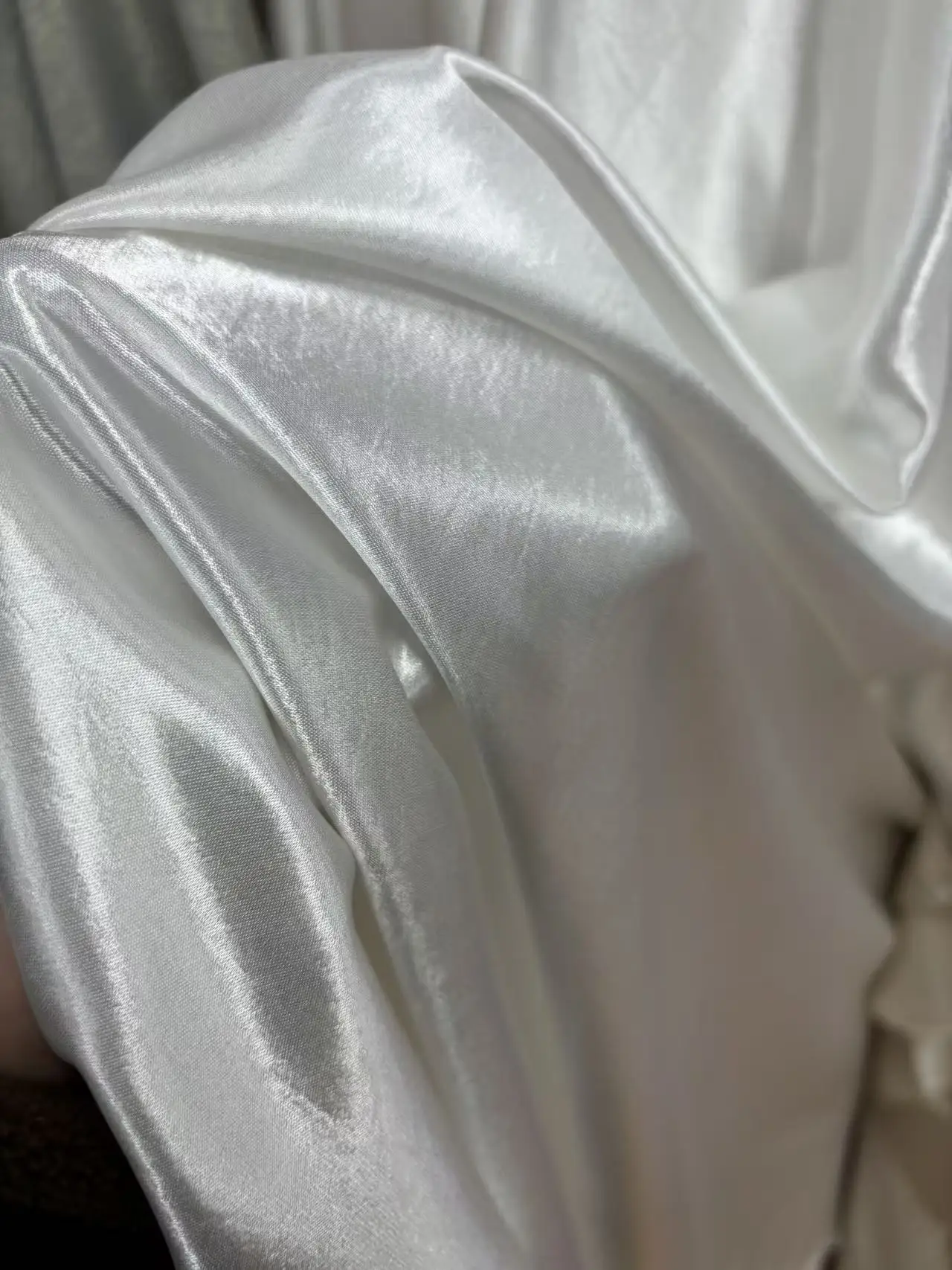 

White Gloss Satin Fabric Smooth Bridal Satin for Evening Gowns, Mother of the Bride Dresses, Wedding Decor, Party Backdrop