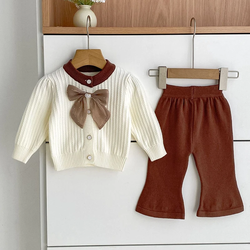 

Новинка 2023 года, осенний комплект одежды для маленьких девочек 0-24 месяцев, вязаный кардиган с длинными рукавами, свитер + штаны, детский костюм