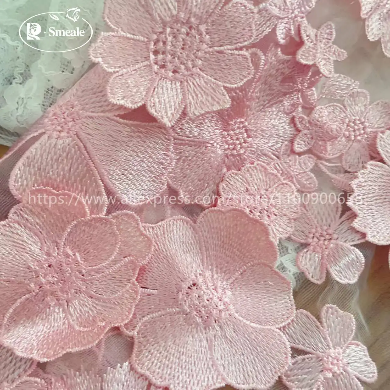 Rosa 3D-Spitzenstoff mit Applikation. Kinder-Outfits, Hochzeitskleider, DIY-Nähen, für den Hof – Detail 6