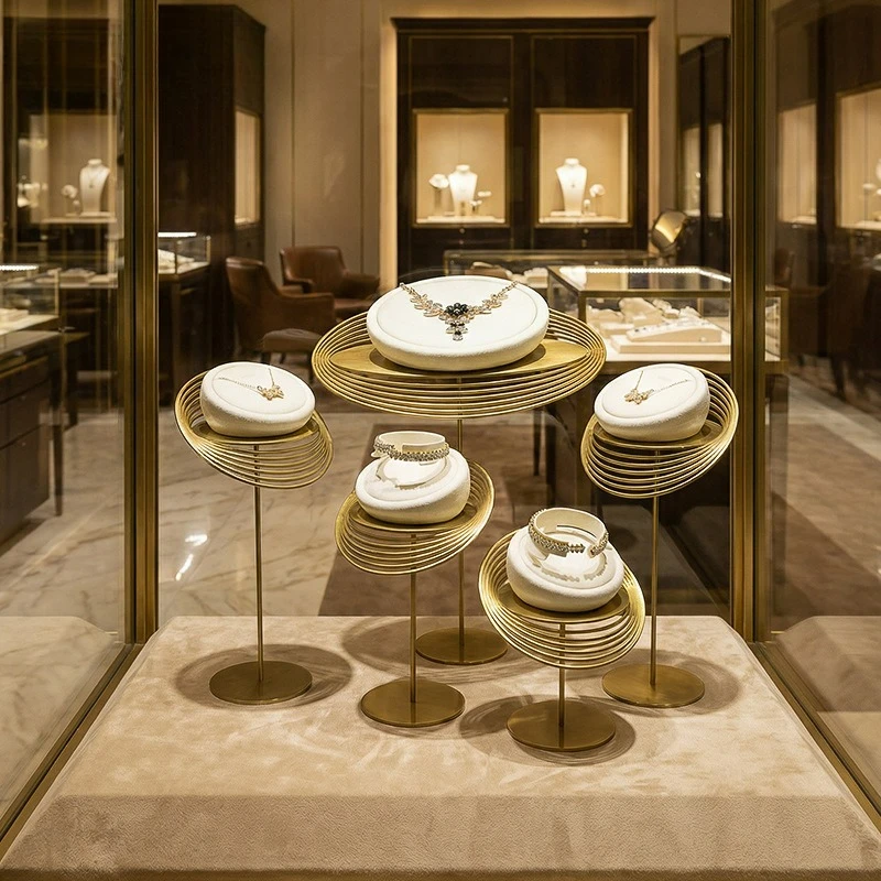 

Подставка для демонстрации ювелирных изделий: вертикальная круглая подставка для колец и подвесок, высококачественная металлическая витрина для демонстрации украшений.