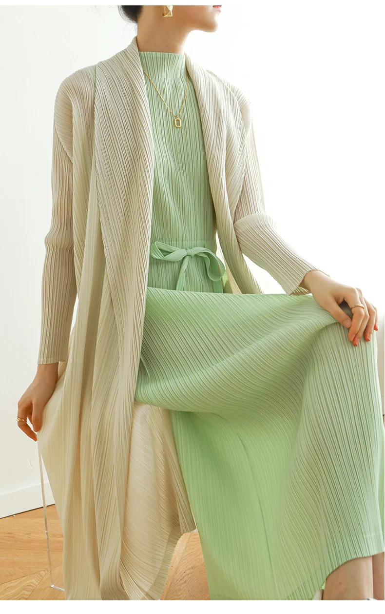 Autumn and spring pleated slim loose casual long-sleeved trench coat pleats [8201]