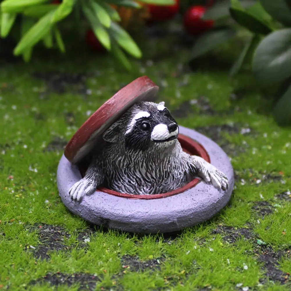Whimsical Raccoon Collectible Raccoon Garden Ornament Miniature Resin Figure Manhole Cover Decoration for Home Yard Outdoor