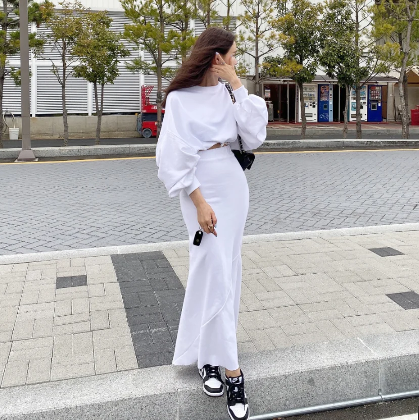 

Женский свободный укороченный свитшот и юбка с завышенной талией на шнурке: модный универсальный комплект из смесового хлопка, осенняя коллекция