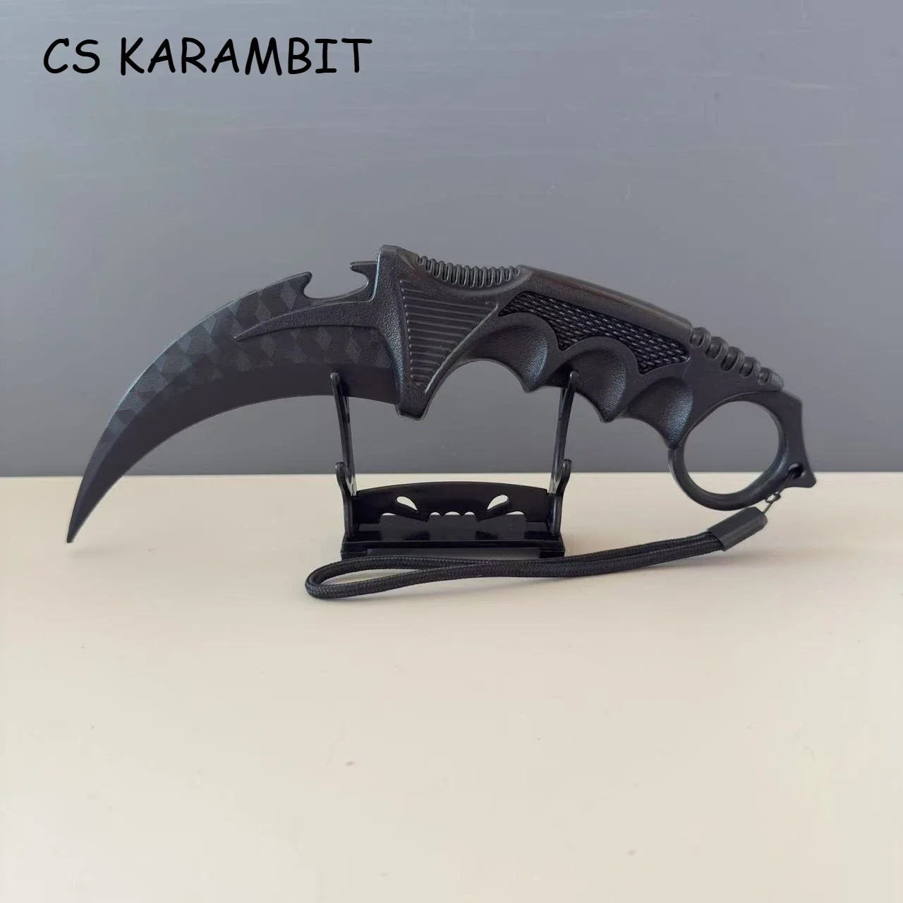 Zwart raster plastic klauwmes Hoge kwaliteit versie Podium 23 cm Prestaties Karambit Prop Outdoor Trainingsmes Veiligheid Speelgoed Cadeau