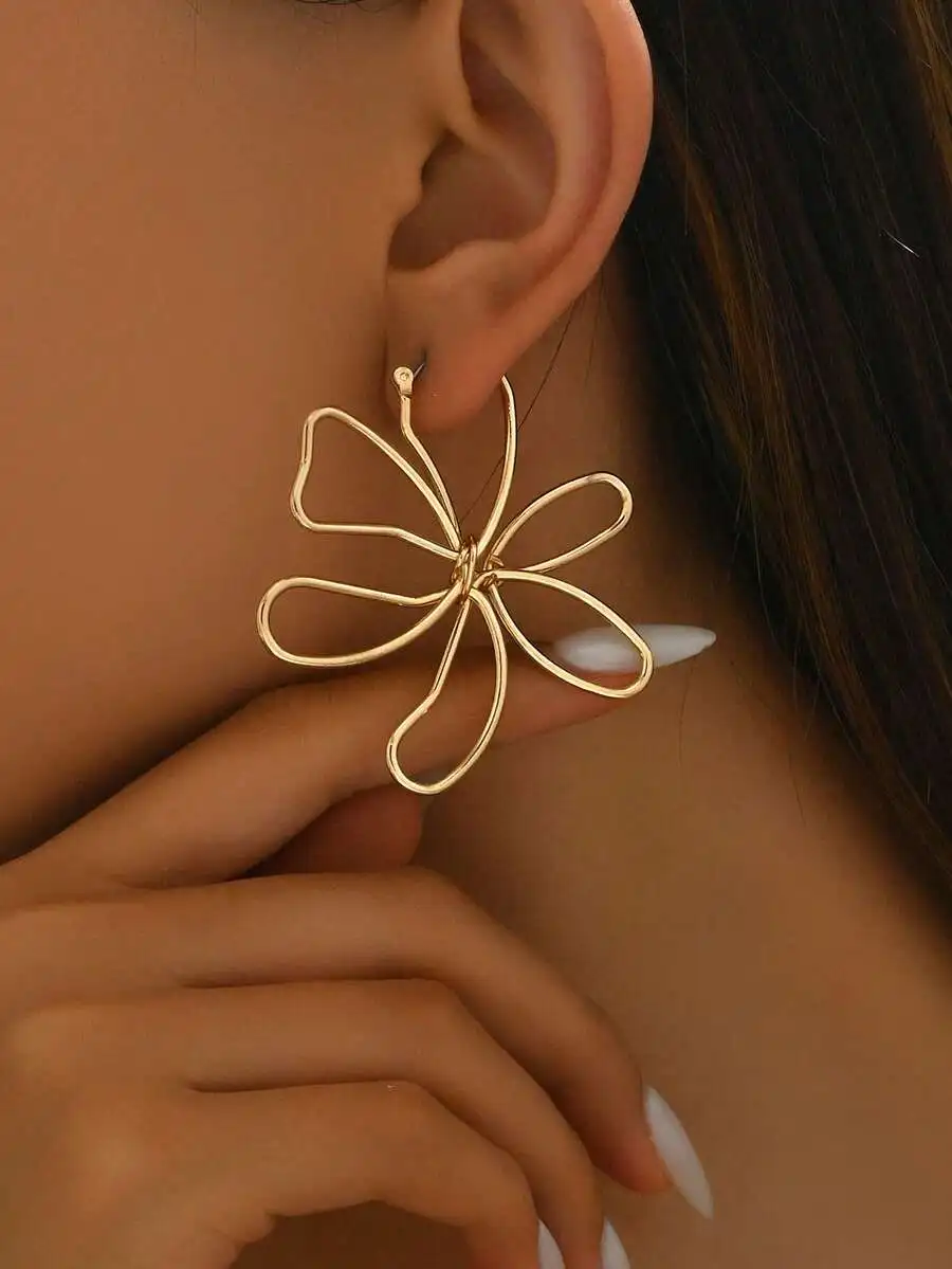 

Gold Hollow Wire Flower Earring For Women — Asymmetrical Minimalist Design, Ideal Daily, Beach, Date, Vacation & Summer Use