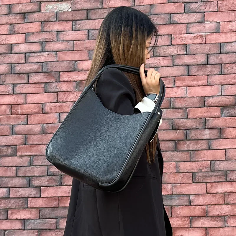 

2024 New Tote Bag High Quality Leather Women's Bag Cowhide Versatile Niche Fashion Shoulder Underarm Commuter Bag