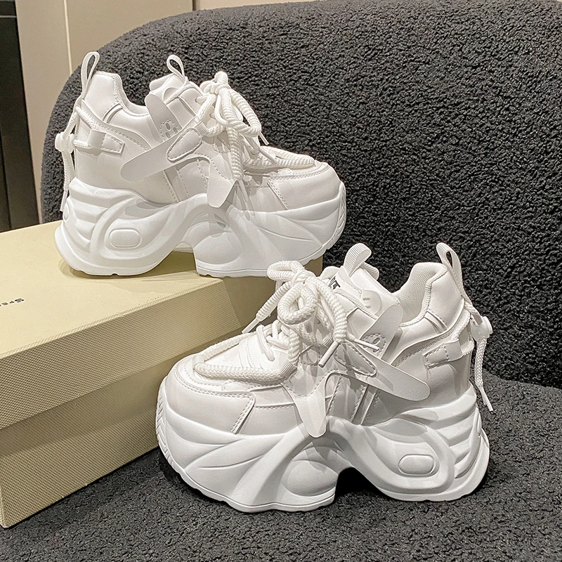 Zapatillas antideslizantes de plataforma alta para mujer, zapatos vulcanizados de primavera, zapatos informales de cuero con suela gruesa de 9,5 CM, zapatillas deportivas gruesas para papá