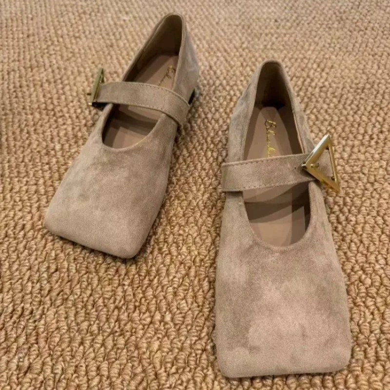 Frühling und Herbst Neue Vielseitige Flache Französische Retro-Schuhe mit Eckiger Spitze und Metallschnalle im Mary-Jane-Stil
