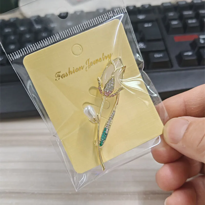 Floral Brooch Collection Elegant Magnolia Tulip Design Rhinestone Gold Plated Pin 45mm Womens Clothes Decoration Gift