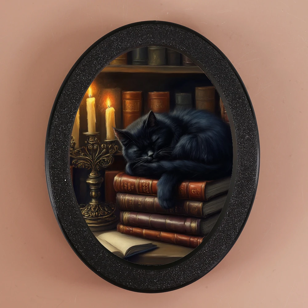 1-teilige ovale Dekoration im dunklen Gothic-Stil, schwarzer Retro-Rahmen zeigt schwarze Katze, die auf Bücher schlafen, Szene, Candlelight Creates Quie