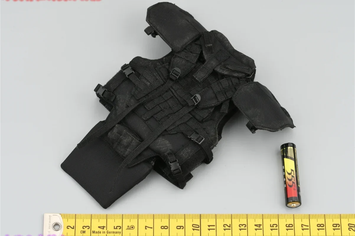 DAM 78095 1/6 Soldier Tactical Vest and Shoulder Protection Model for 12 