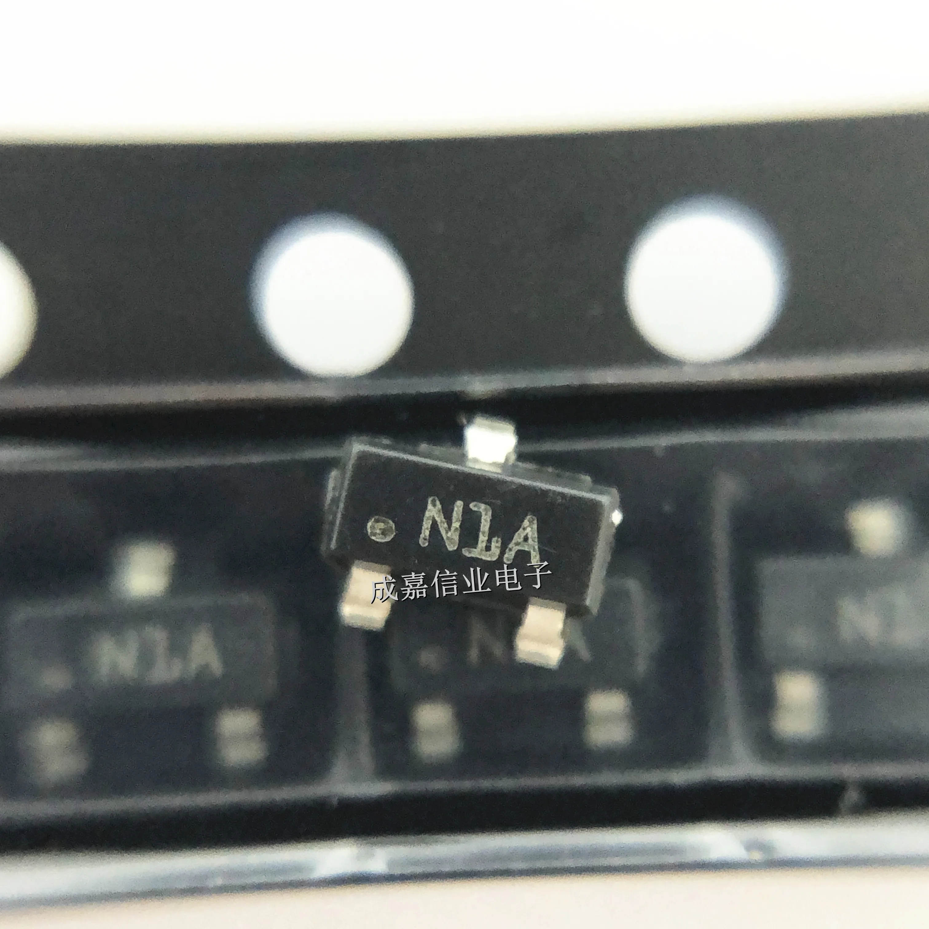 10pcs/Lot LM431CIM3X SOT-23-3 MARKING;N1A Voltage References 100mA 36V Operating Temperature:- 40 C-+ 85 C