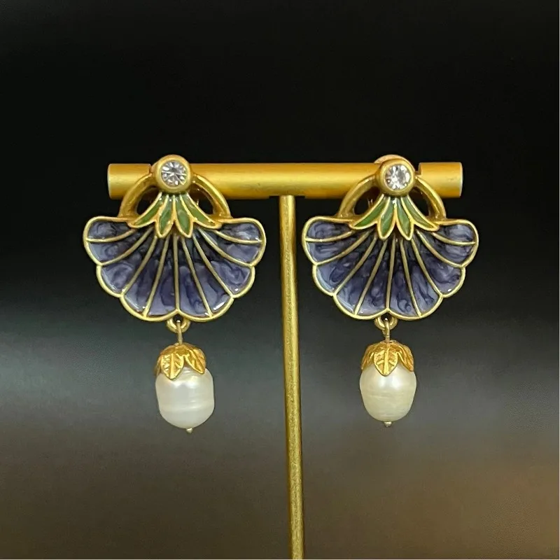 

Autumn Winter New Arrival Chinese Style Alloy Electroplated Enamel Embossed Taro Purple Trumpet Flower Earrings Retro Earrings