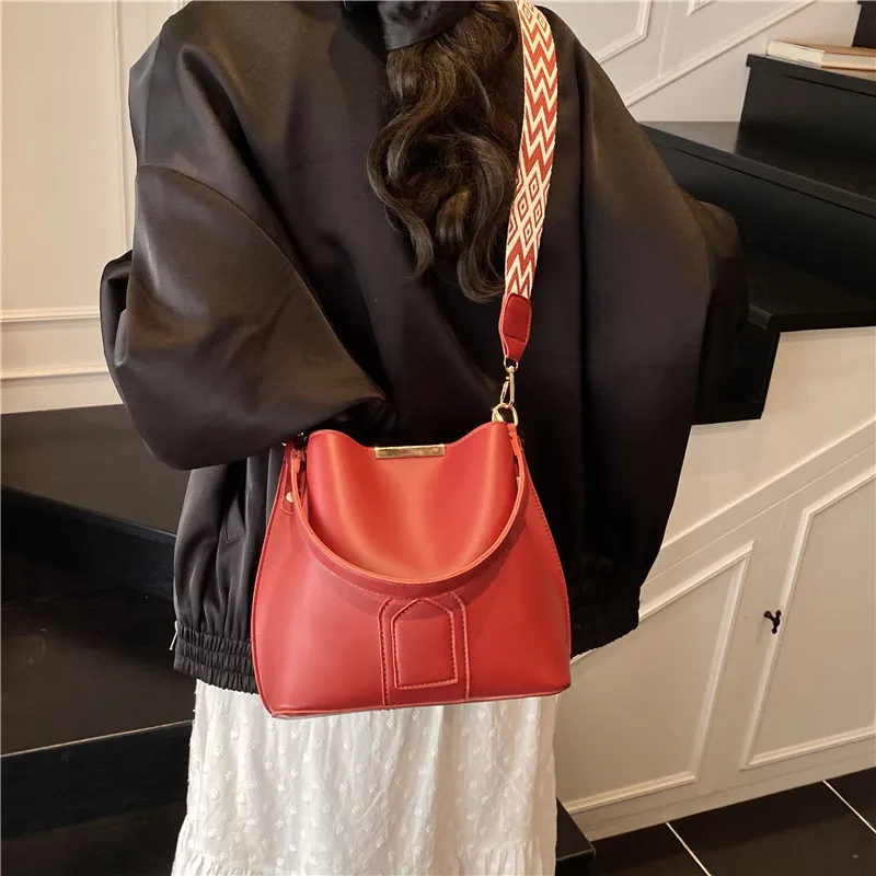 

2025 Vintage Luxe Bucket Bag, Niche Crossbody Purse for Women, Chic Top Handle Tote, Versatile Day to Night Bag, Textured Sling