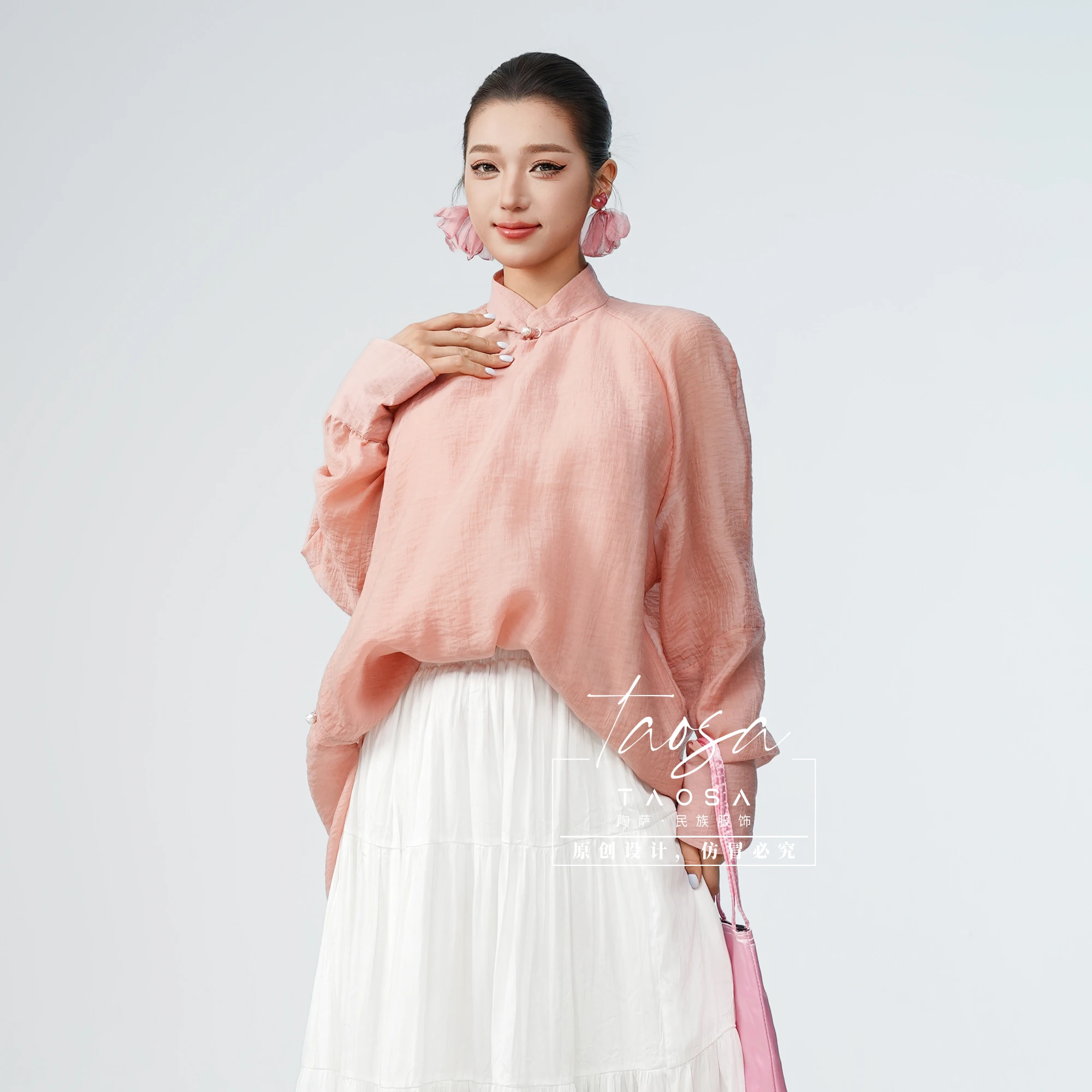 Camicetta con colletto rialzato in nylon Tencel dalla vestibilità ampia Tosa