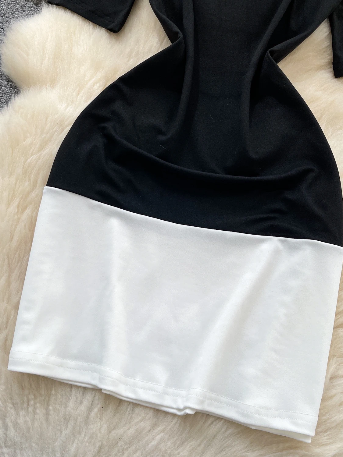 فستان أنيق بسيط بياقة واقفة وأكمام قصيرة للنساء بتصميم نحيف وكتلة ألوان صيفية فريدة من نوعها تنورة قصيرة أنيقة