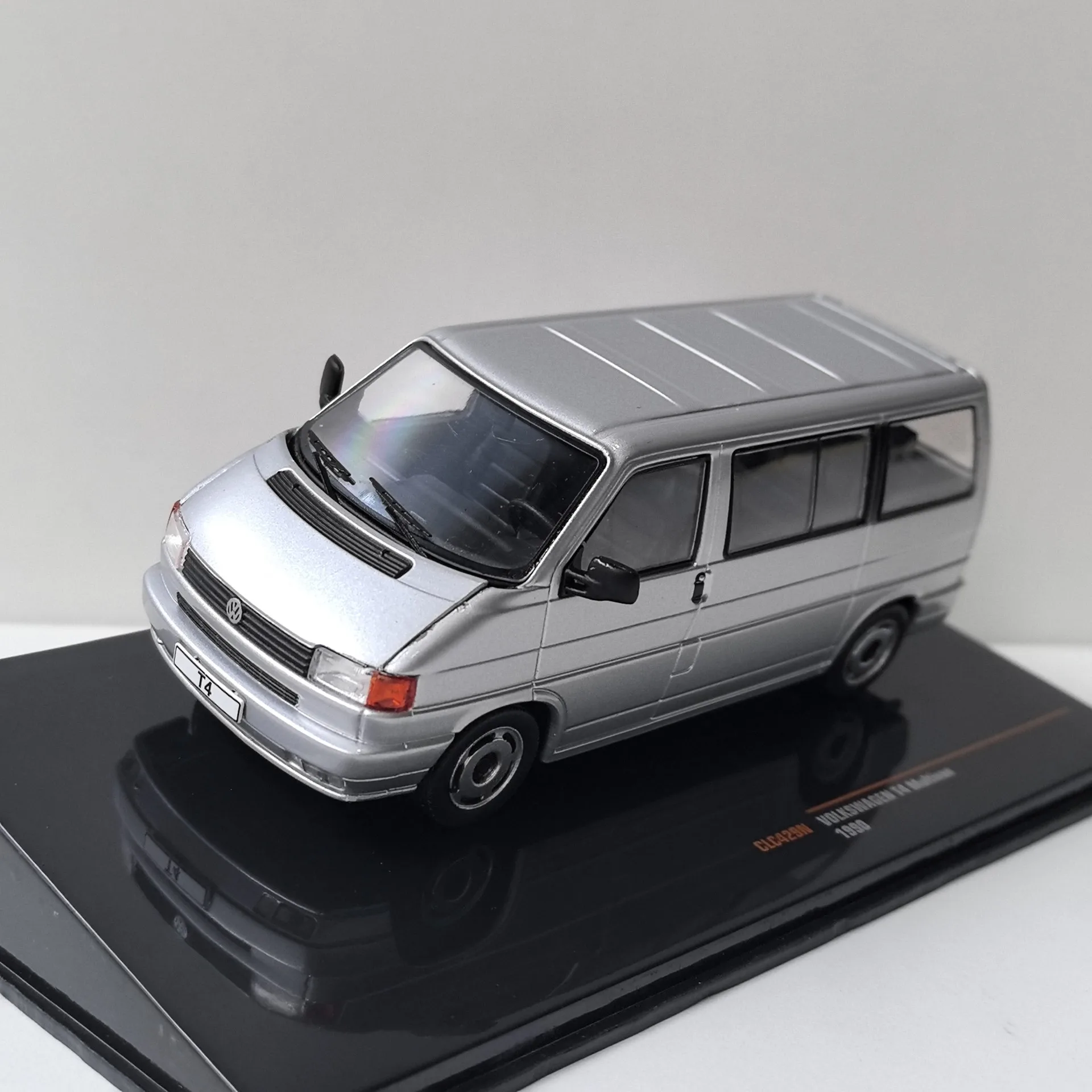 

Литой под давлением IXO масштаб 1/43 VW T6 MULTIVAN 1990 VW Van, модель автомобиля из сплава, Коллекционная игрушка, подарок, сувенир, украшение для дисплея