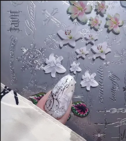 1 Box Blumen-Plumeria-Begonien-Blätter Phalaenopsis-Lilien Nagelfolien Transferpapier Nagelkunst-Aufkleber Nageldekoration – Detail 11