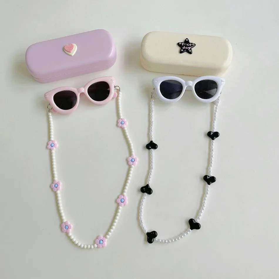 Cute Girls Heart Shape UV400 Sunglasses Set with Beaded Chain and Storage Box  Eyewear Kit for Toddlers Beach Daily Wear BT14 view 4