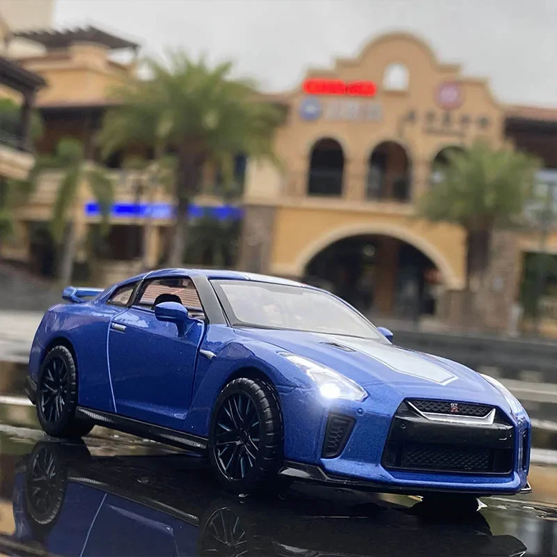 

1:32 NISSAN GTR R35 50-й легкосплавный автомобиль, литая под давлением игрушечная модель автомобиля, звук и свет, детские игрушки, коллекционные предметы, подарок на день рождения, миниатюрный Mo