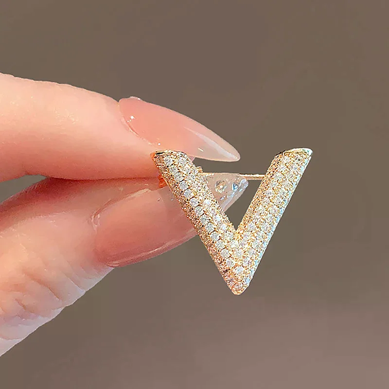 Fashion V Shaped Rhinestone Brooches For Women Metal Anti-glare Lapel Pin Fixed Clothes Pins Sweater Coat Clothing Accessories
