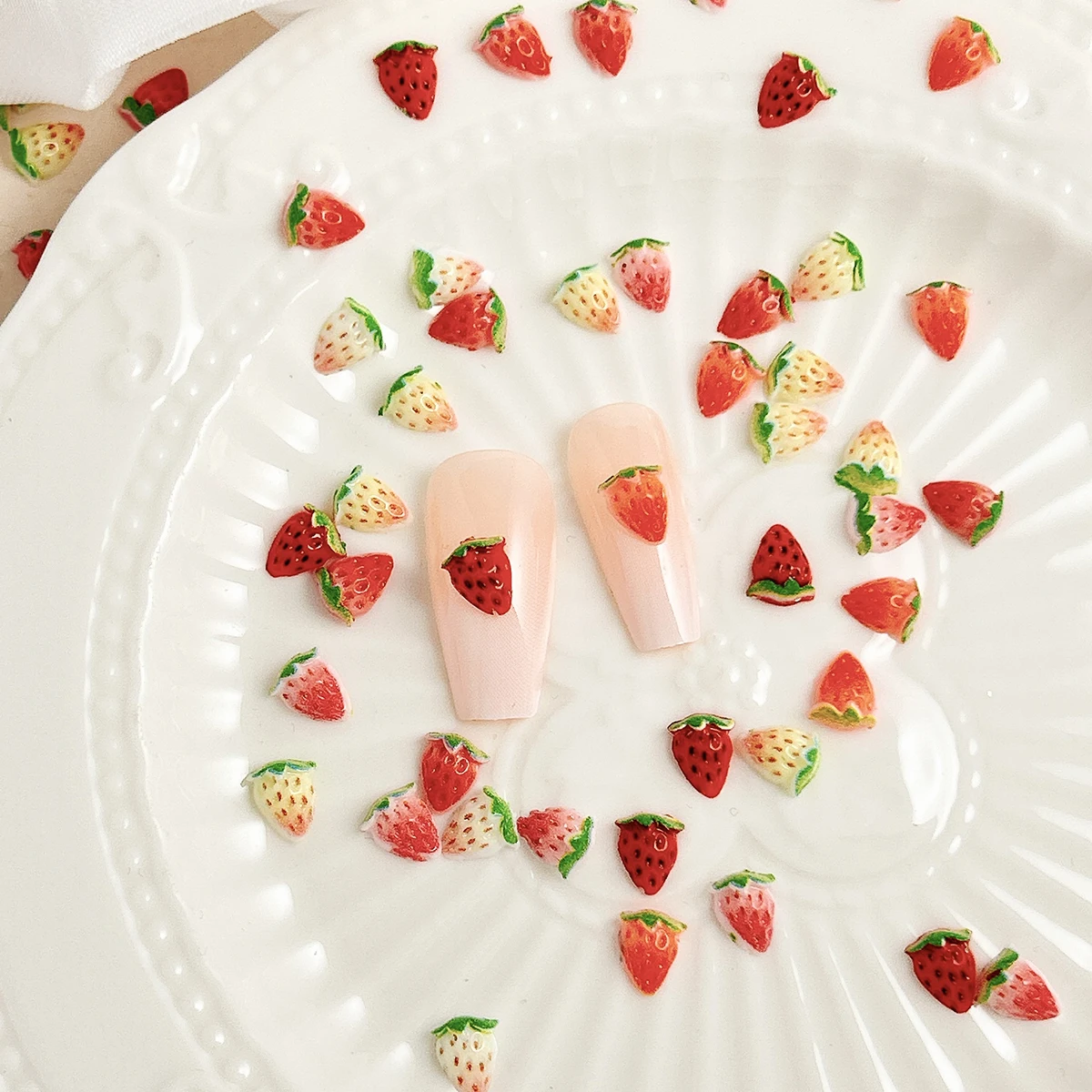 20PCS 3D Creative Simulated Resin Strawberry Nail Charms Colorful Minimalist Strawberry Nail Art Decorations DIY Phone Case Nail