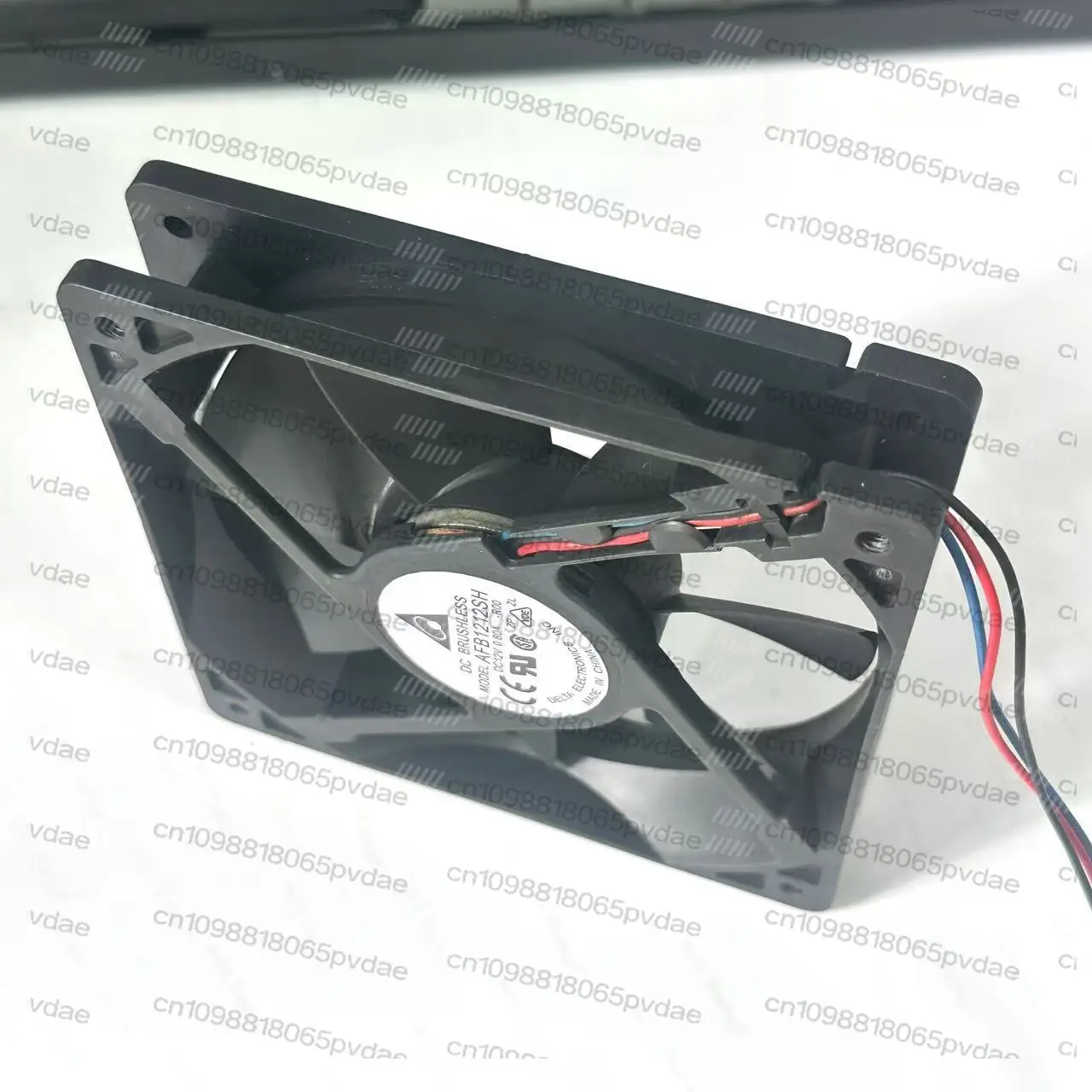 Delta Electronics AFB1212SH R00 DC 12V 0.80A 120x120x25mm 3-Wire Server Cooling Fan