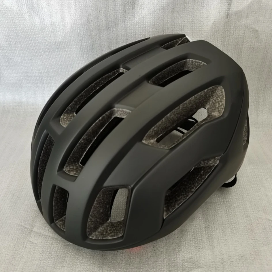 Ultralight Cycling Helmet Men Women Riding Intergrally-molded Mtb Air Bicycle Helmet EPS Road Bike 54-60cm Capacete Ciclismo