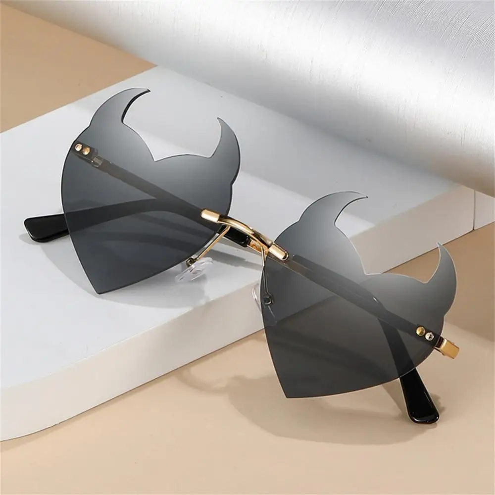 Irregular Sunglasses Fashion Personality Clear And Bright Comfortable Nose Support Full Frame Clothing Accessories Funny Glasses