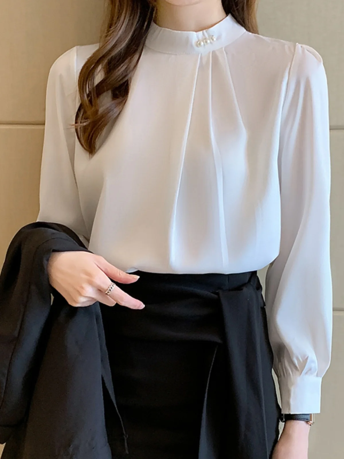 

Fashionable Satin Women's Shirt Spring New Style White Long Sleeve Pearl Embellished Design High Waist Commute Style Korean V...