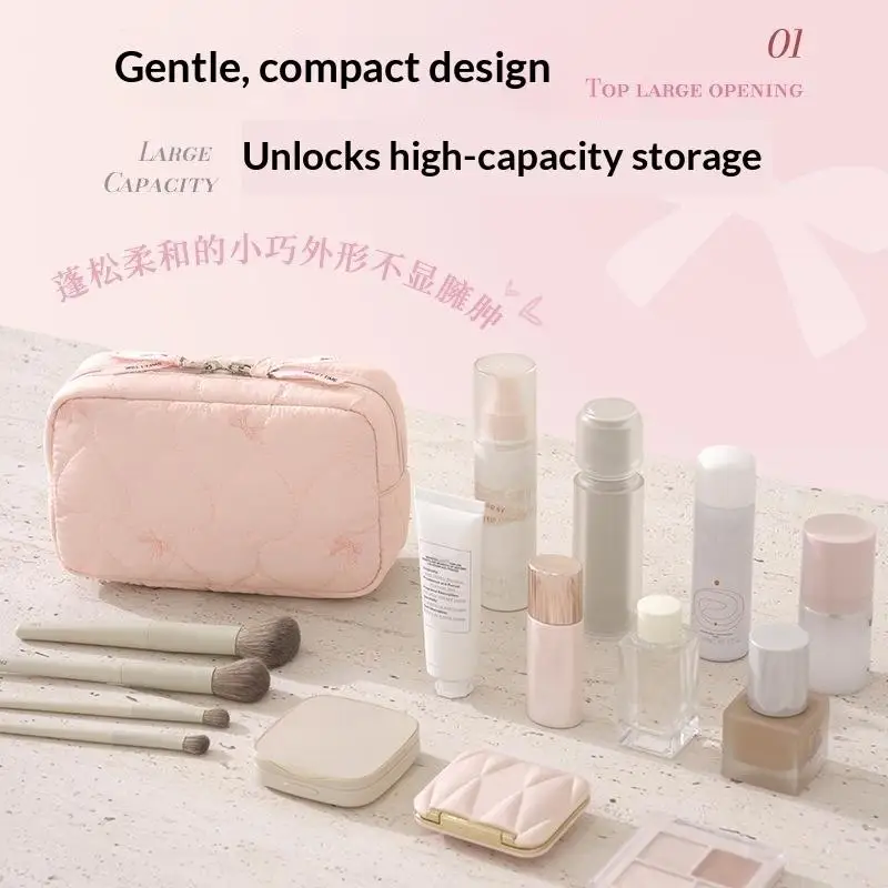 Niedliche, gesteppte Kosmetiktasche mit weichem, flauschigem Herzmuster, großes Fassungsvermögen zur Aufbewahrung von Make-up, ideal für Reisen. – Detail 3