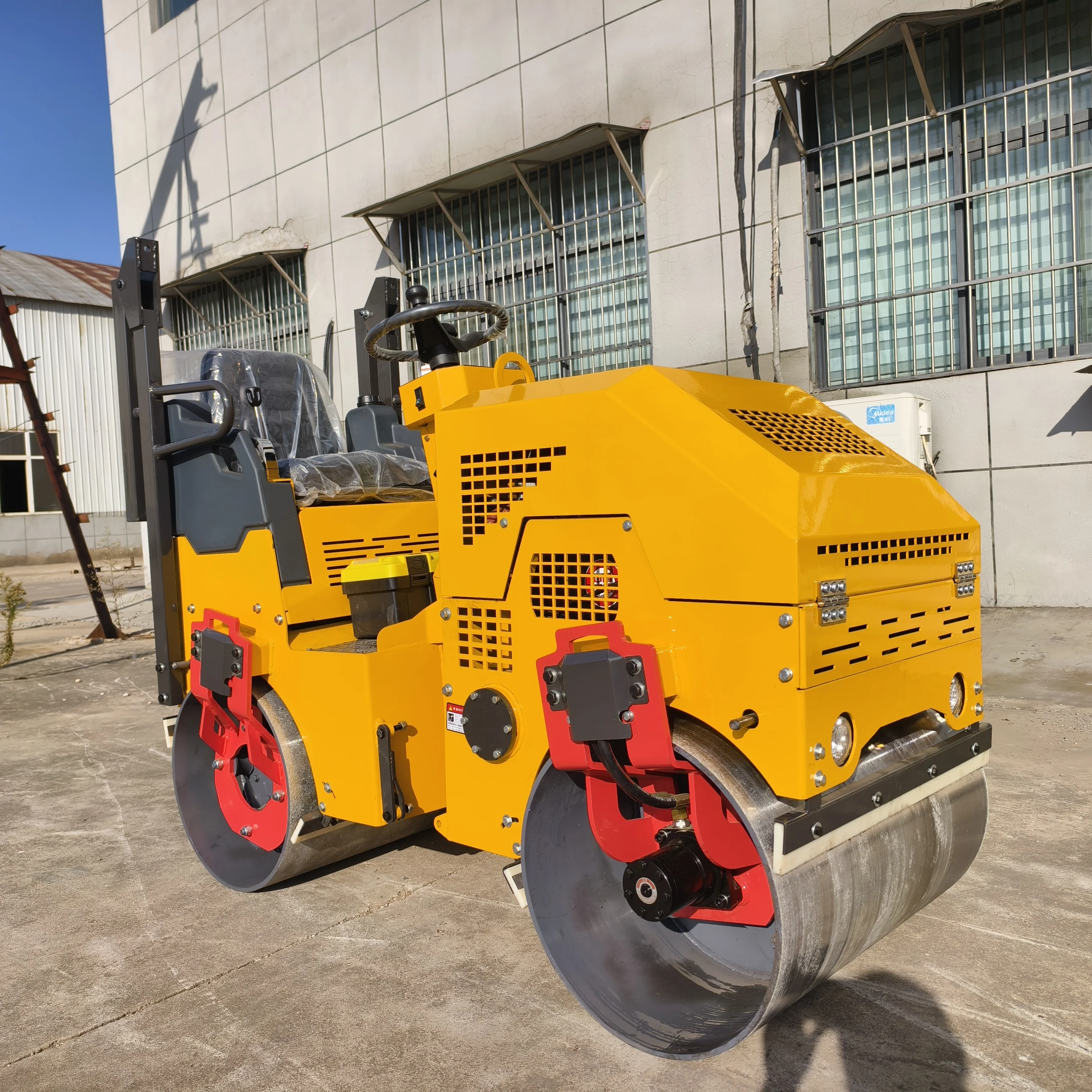 Affordable New 3 Ton Road Roller With Sunshade Vibratory Compactor Deals Mini Small Road Roller Ride on Road Compactor