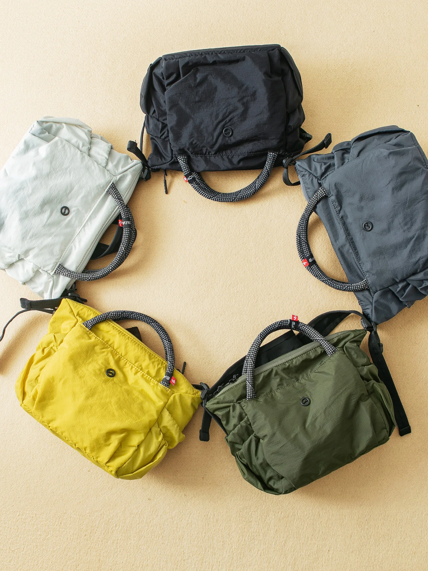 lightweight-compact-outdoor-casual-handbag-unisex-crossbody-bag-simple-style-zipper-closure-daily-use-shoulder-bag-for-all