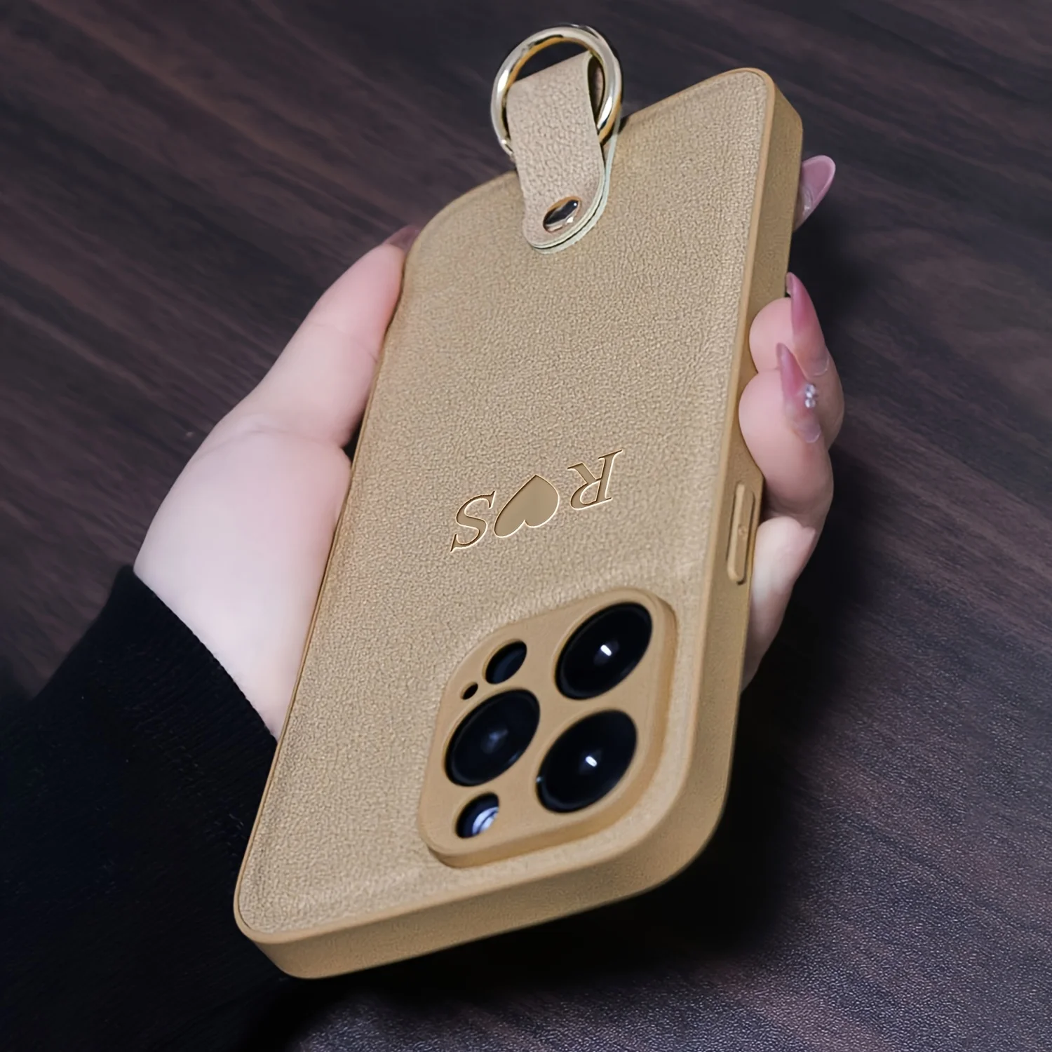 Personalisierte Handyhülle mit Initialen und Namen für iPhone 18 16 15 14 13 12 11 Pro Max, mit Lanyard-Schnalle, Geschenk, Luxus-Hülle 14 15 16 Plus – Detail 4