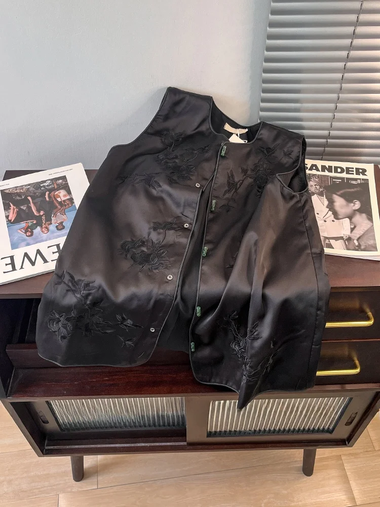 

Новый китайский шелковый атласный женский жилет с цветочной вышивкой, верхний многослойный костюм Тан в стиле ретро, накладка на плечо, весна 2025 г.