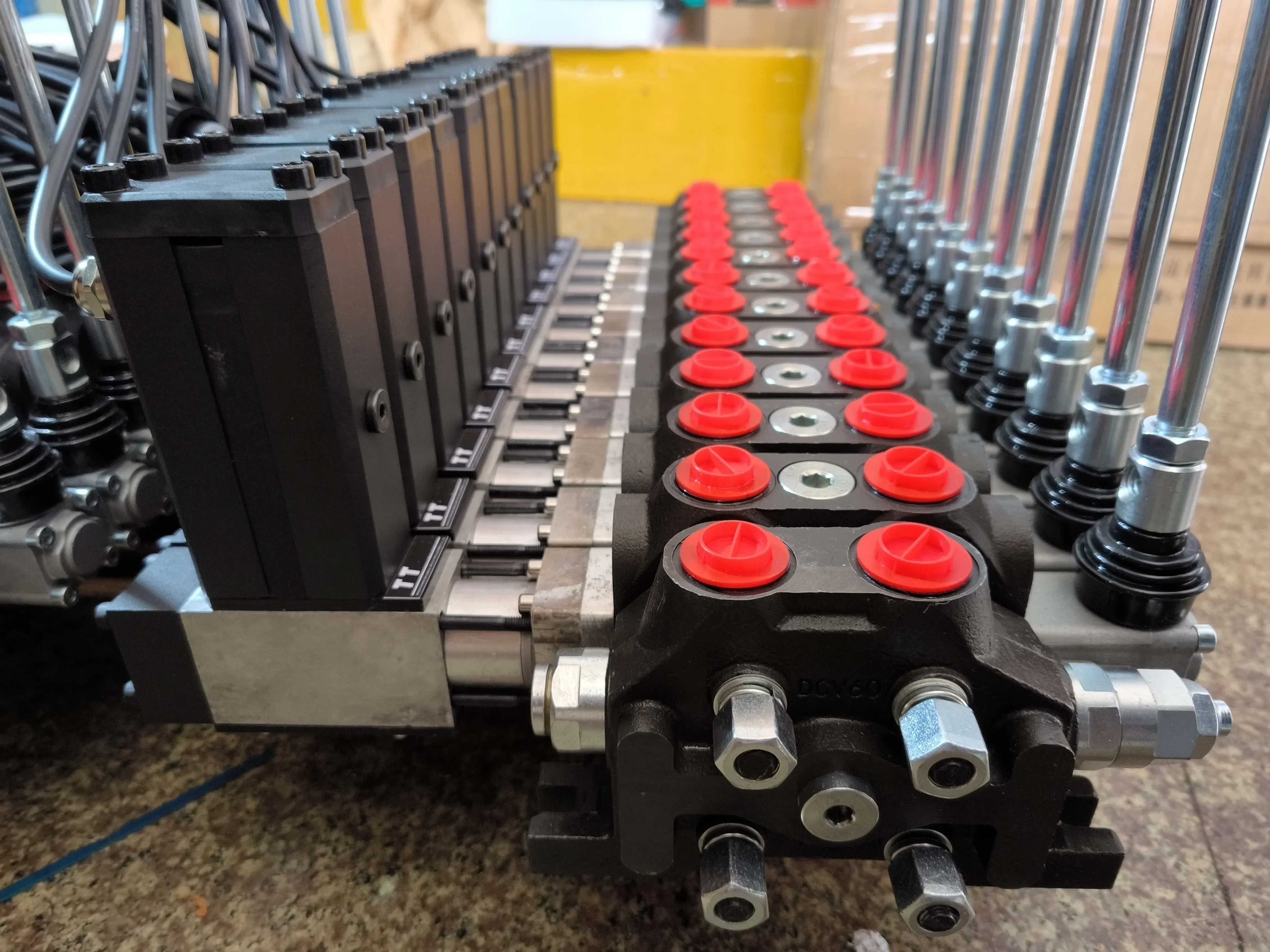 

Válvulas hidráulicas de proporción inalámbrica 4 TT Control remoto