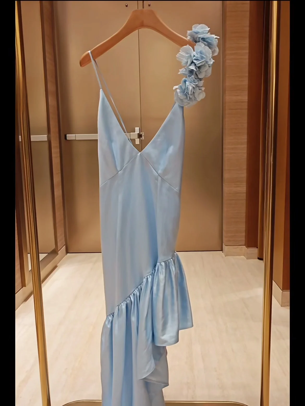 

Heidd Summer 2026 Blue Irregular Backless Dress 3D Flower Print Vacation Style Women's Slim Fit Dress Polyester Rayon Spandex