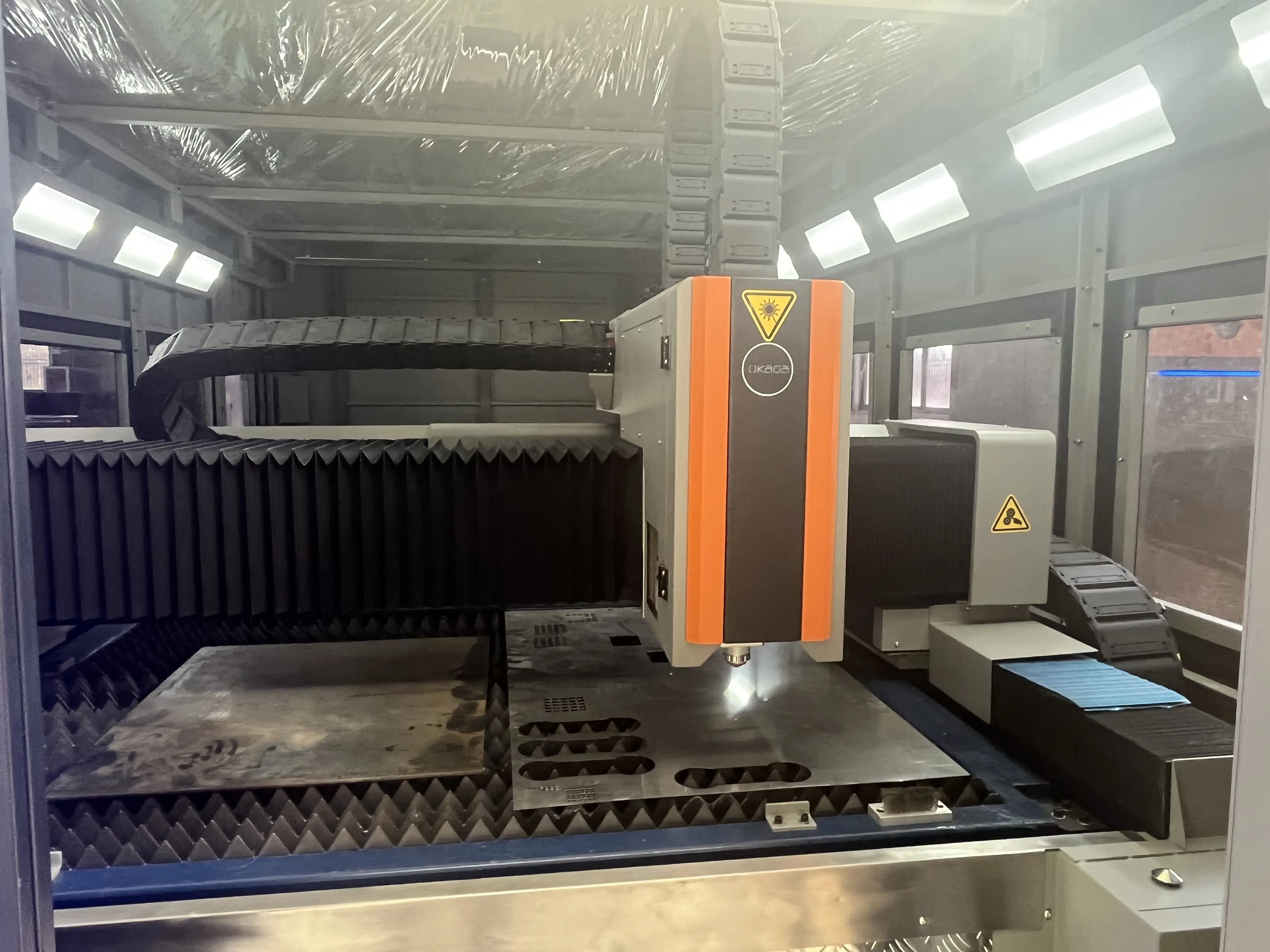 

Сверхмощное волоконно-лазерное режущее оборудование 3015, с автоматической системой смазки и обслуживанием, бесплатная работа