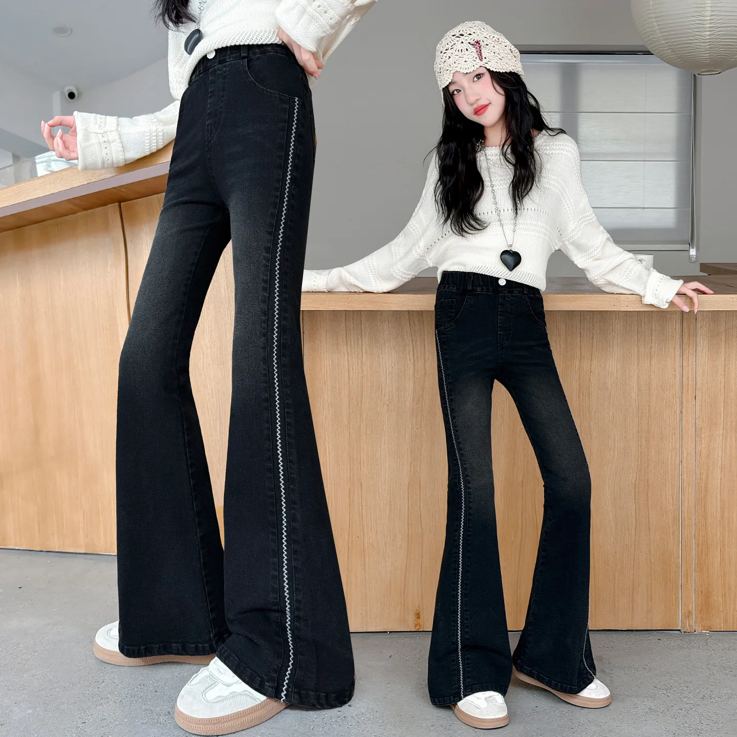 Teenage Girls Flared Jeans Spring and Autumn 2026 New Casual Children's Slightly Flared Pants Trend Big Kids Long Denim Trousers