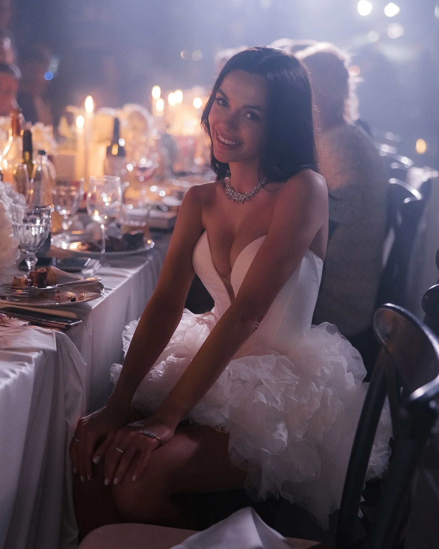 Chique witte bloemen korte galajurken 2025, hete verkoop mini-lengte bruidsjurk, mouwloze handgemaakte tule bloem damesfeestjurken