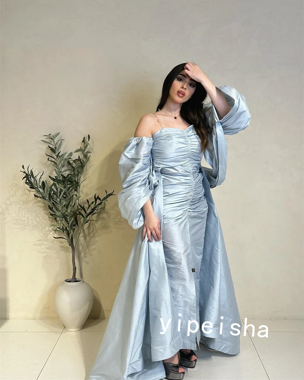 Jiayigong kualitas tinggi Satin indah Pleat Homecoming A-line bahu terbuka acara Bespoke lantai panjang