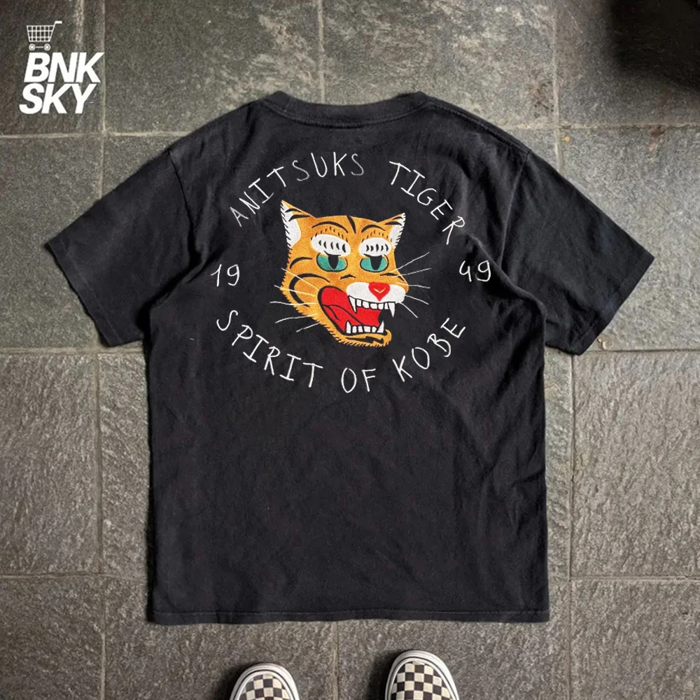 Hand-Painted Tiger Graffiti Short-Sleeve T-Shirt Dark Series Street Style Cotton Top for Men And Women Breathable Summer Tee