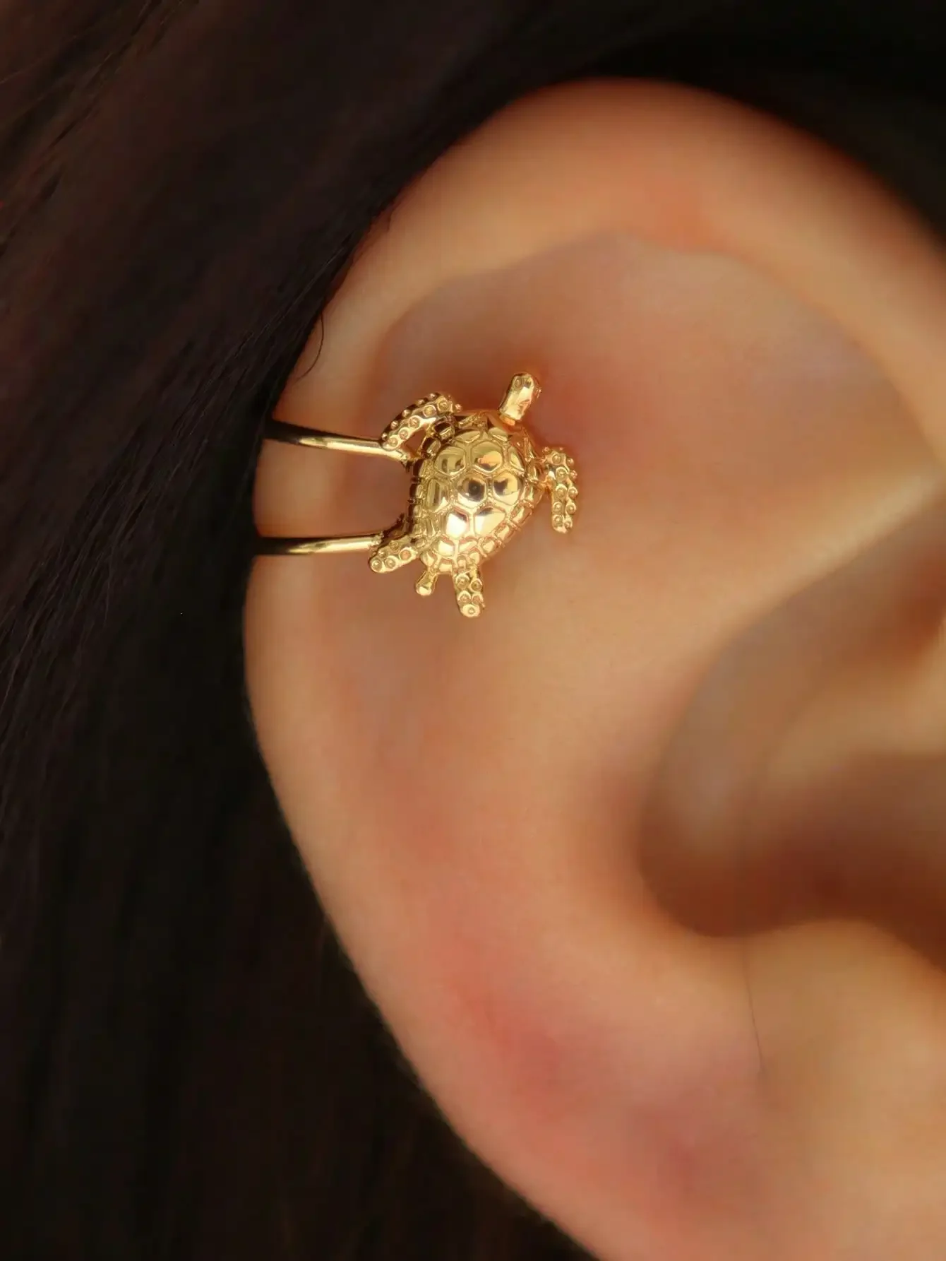 

1pc Minimalist Sea Turtle Decor Clip-On Copper Earring, Suitable For Women To Wear In Summer, Beach, Daily, Party