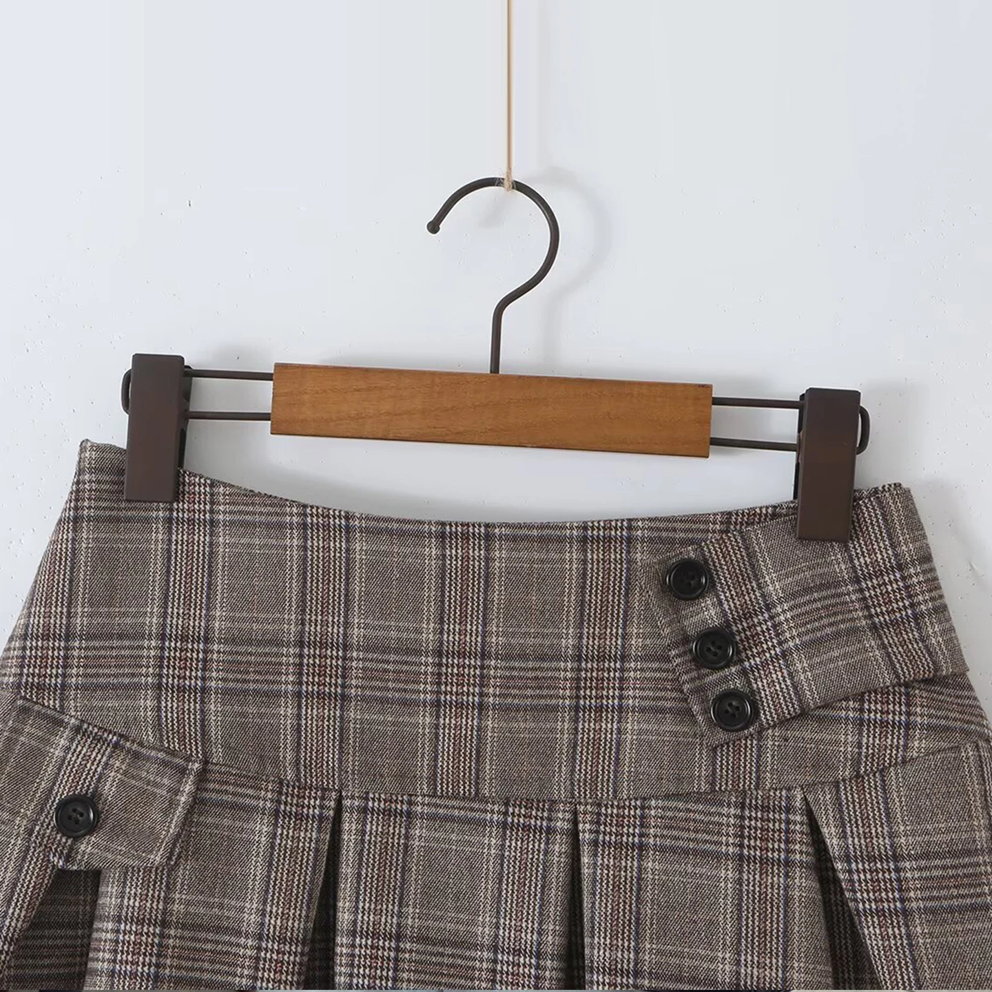 Fashionable College Style Pleated Skirt Women's Clothing 2026 New Autumn Collection Personalized Embroidered Button Detail