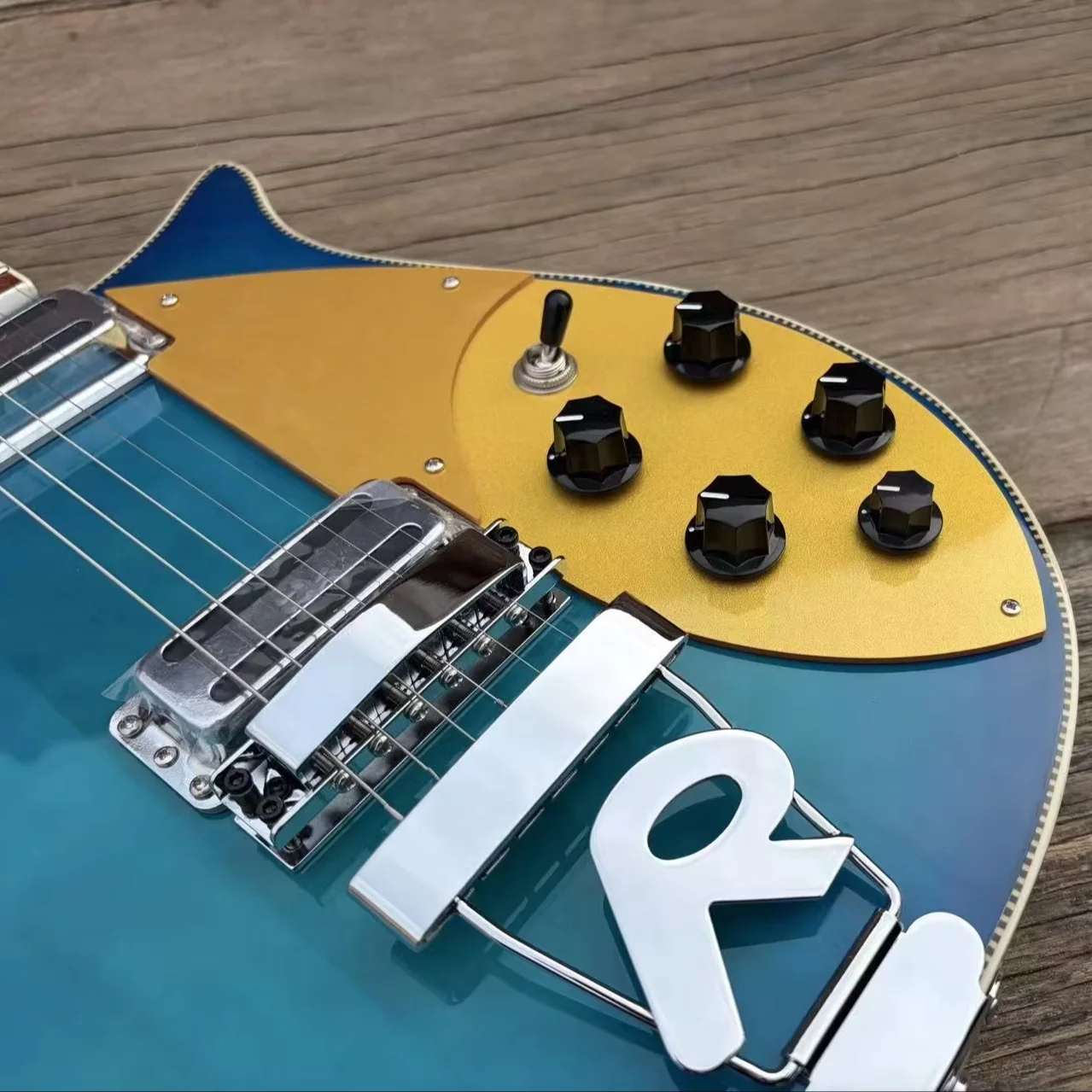 660 6 String Electric Guitar Stainless Steel Frets Gold Pickguard R Shaped Tailpiece Checkerboard Binding Blue Color Guitarra