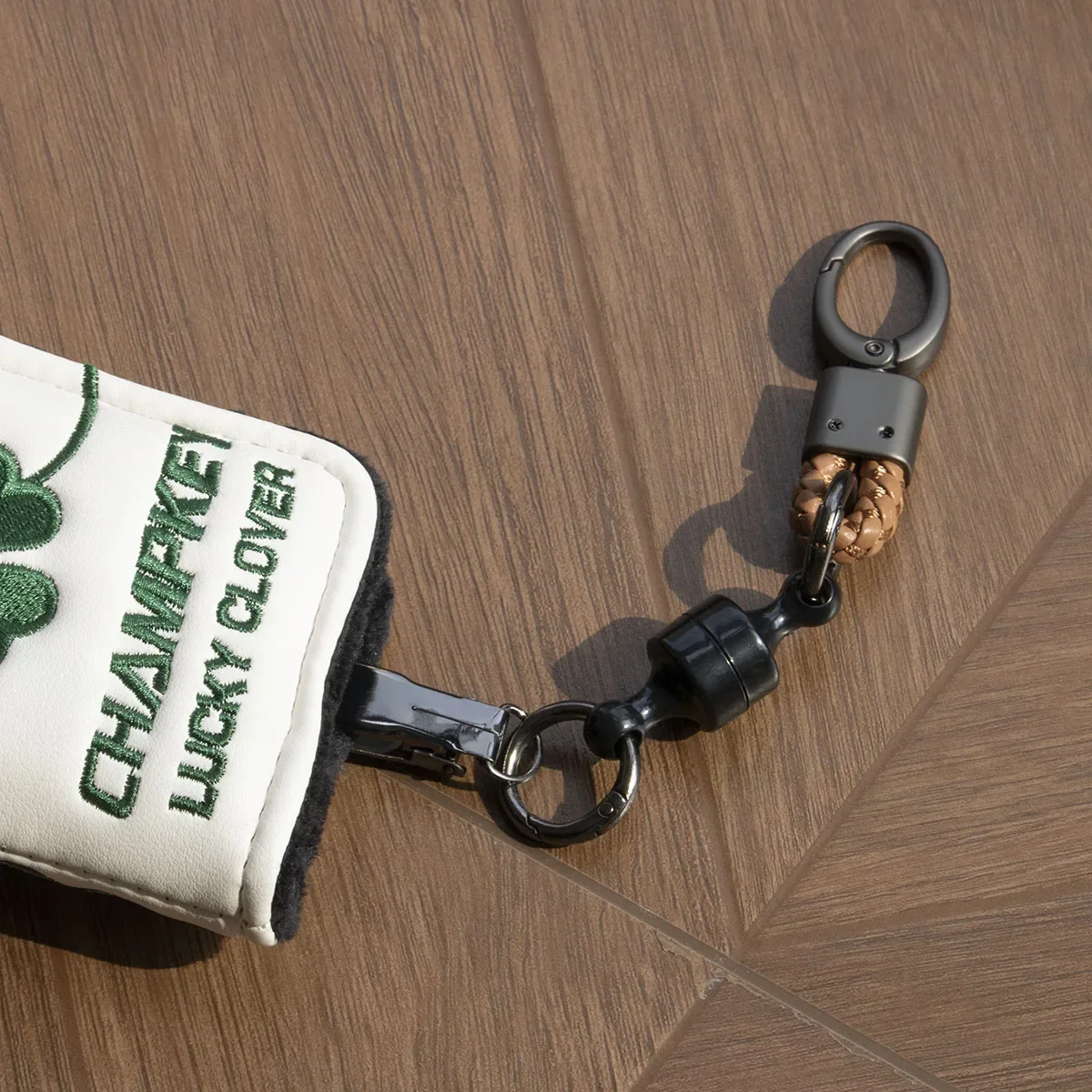 Golf Magnetic Putter Keeper Cover Clamp Holder Golf Accessory Keyring - Detail Angle #04