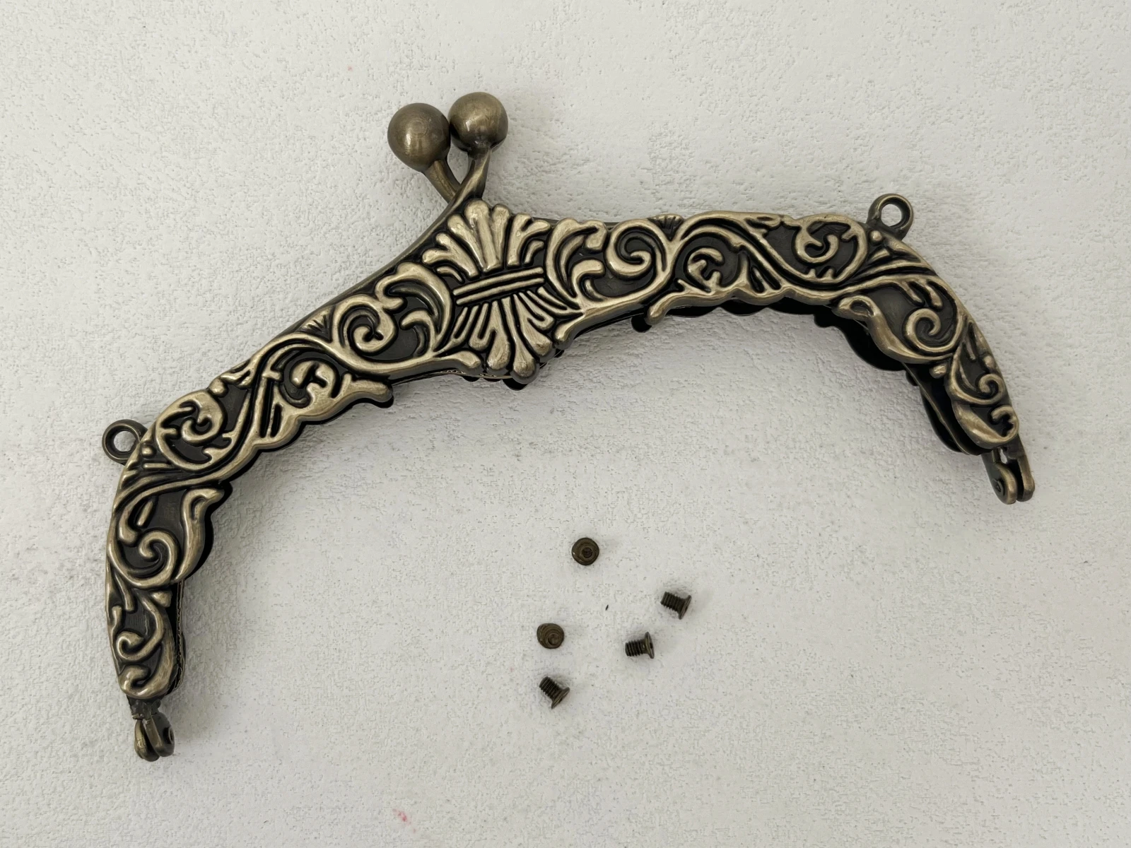 1 pièce 5 pouces 13.5 Cm Vintage charme vis en alliage de Zinc sur sac à monnaie sac à main pochette cadre matériel approvisionnement Antique cadre en laiton fermoir